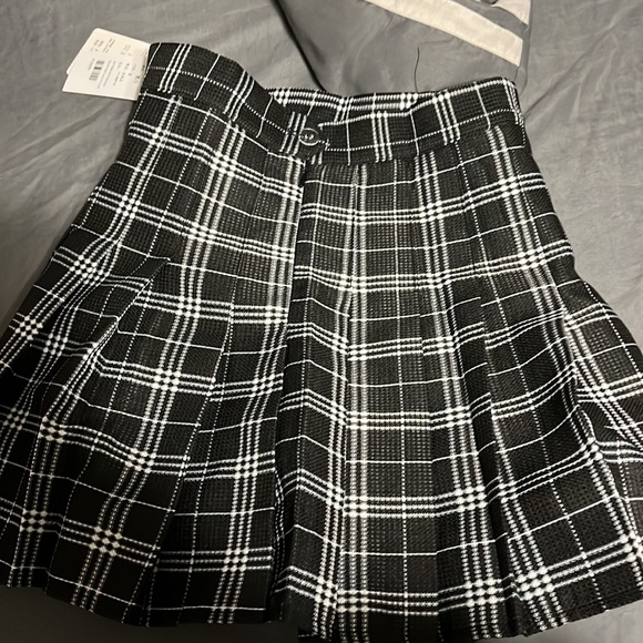 Petite skirt.. unworn.. - Picture 4 of 4